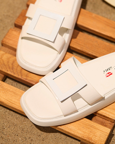 OUTLET Női fehér papucs Zegor díszítéssel - Lábbeli