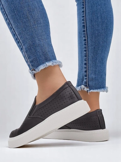 Royalfashion Női perforált slip-on cipő Emillia