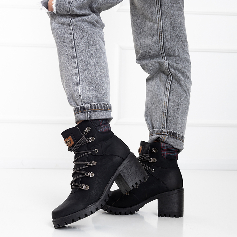 OUTLET Fekete női csizma a Royaltan postán - Footwear