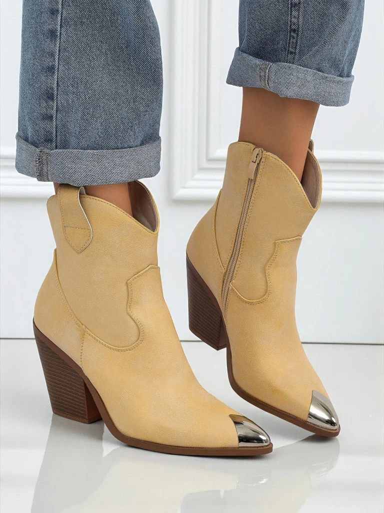 Női sarkantyús bokacsizma sarokkal, díszes orr-résszel Glacier Fang