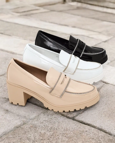 Royalfashion Női lakkbőr belebújós cipő Befies