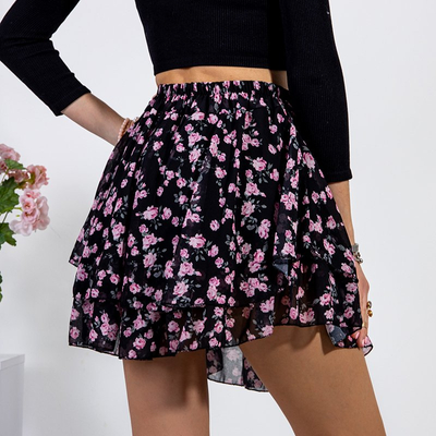 Fekete és rózsaszín virágos rövid szoknya - Ruházat