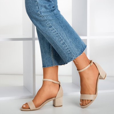 Bézs női szandál alacsony oszlopon First Love - lábbeli