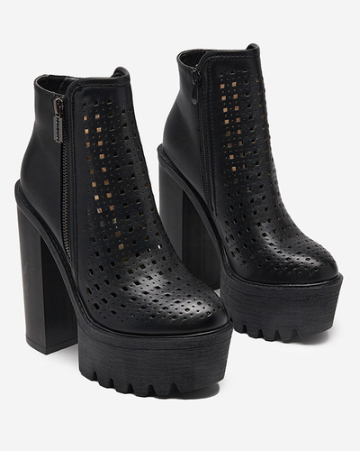 OUTLET Fekete női áttört csizma az Elangel-Footwear poszton