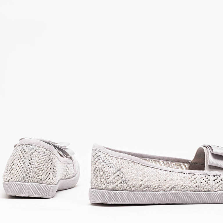 OUTLET Világosszürke áttört tornacipő Nadin masnival - Lábbeli