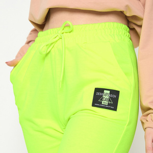 neon || sárga