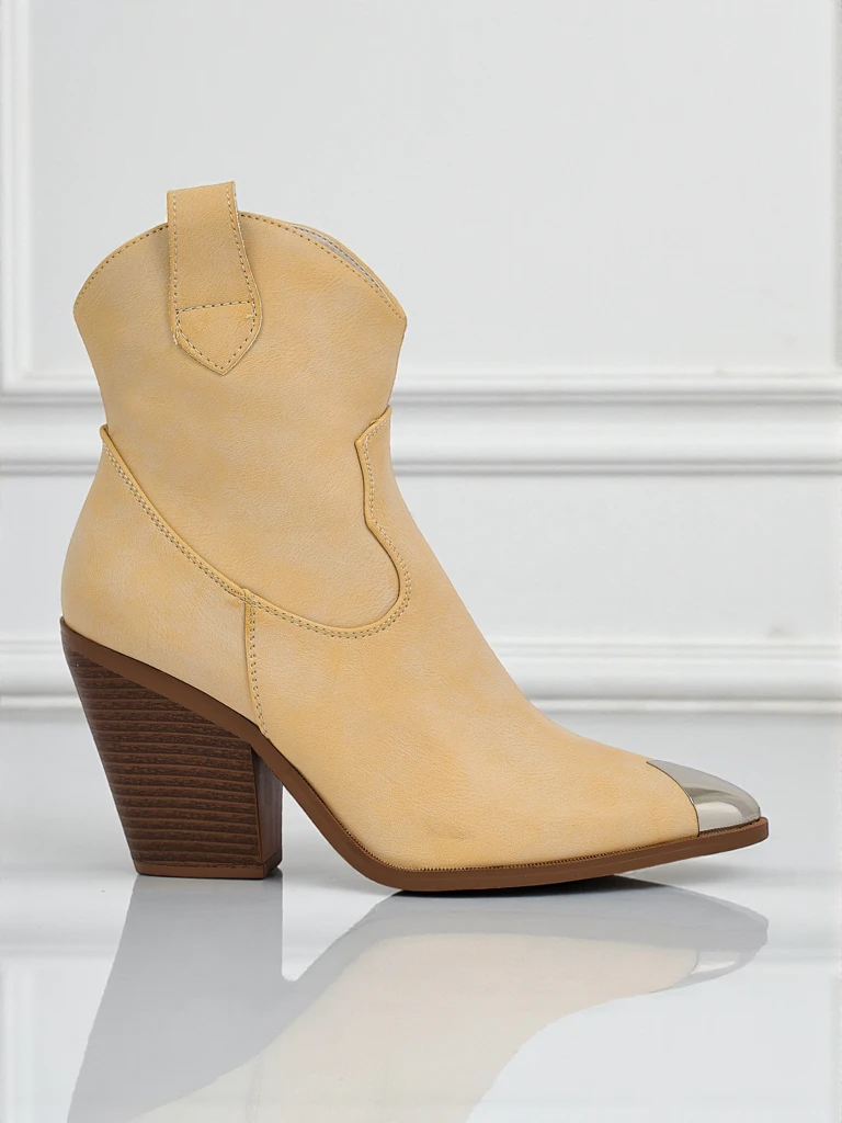 Női sarkantyús bokacsizma sarokkal, díszes orr-résszel Glacier Fang