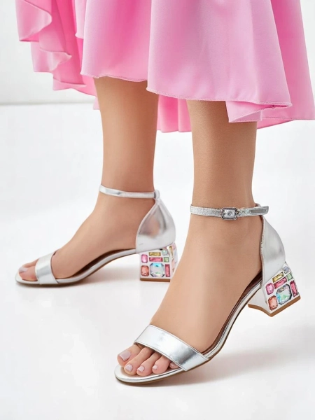 Royalfashion Női szandál díszes sarkakkal Ballou