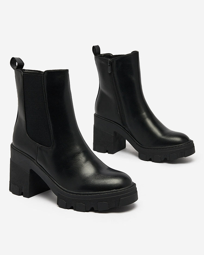 Royalfashion Fekete női Atherta tűsarkú csizma