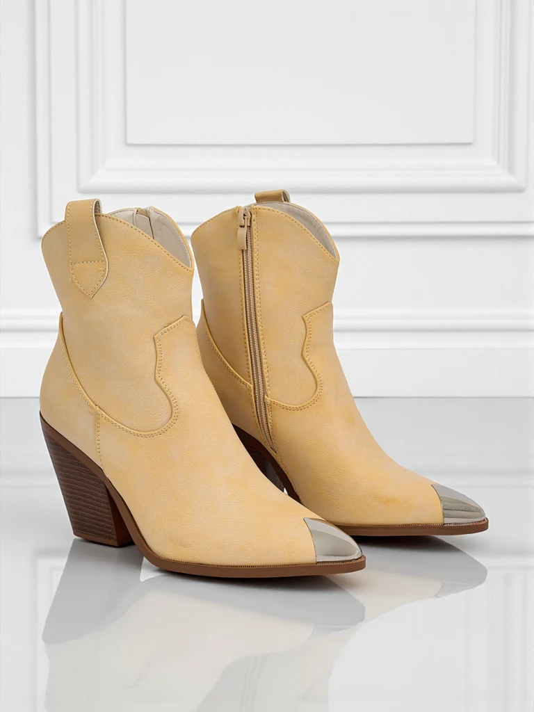 Női sarkantyús bokacsizma sarokkal, díszes orr-résszel Glacier Fang