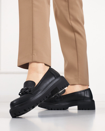 OUTLET Fekete ekobőr női cipő lánccal Konera - Lábbeli