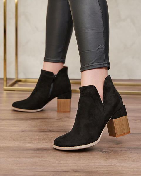 Royalfashion Fekete női Ricteas tűsarkú csizma