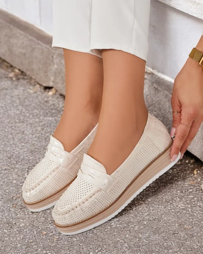 Royalfashion áttört női mokaszin Moell