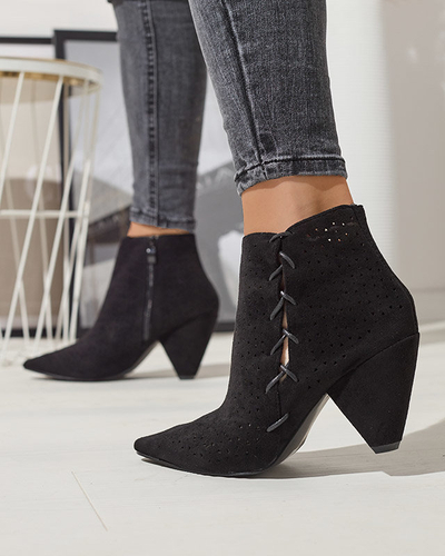 OUTLET Fekete áttört tűsarkú csizma Gesann- Footwear