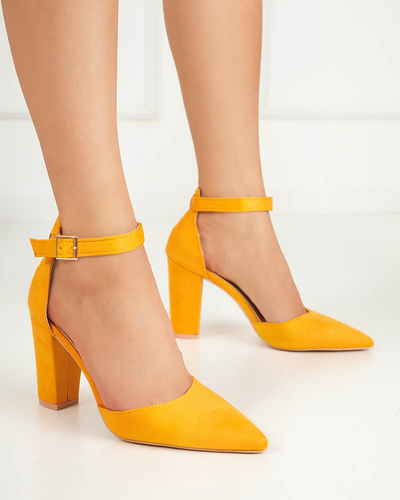 OUTLET Mustáros női szandál a Kinotia postán - Lábbeli