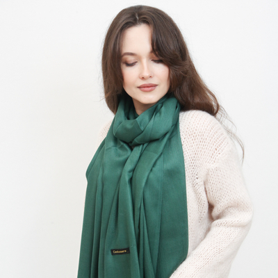 Sötétzöld női nagy sál bojtokkal - kiegészítők