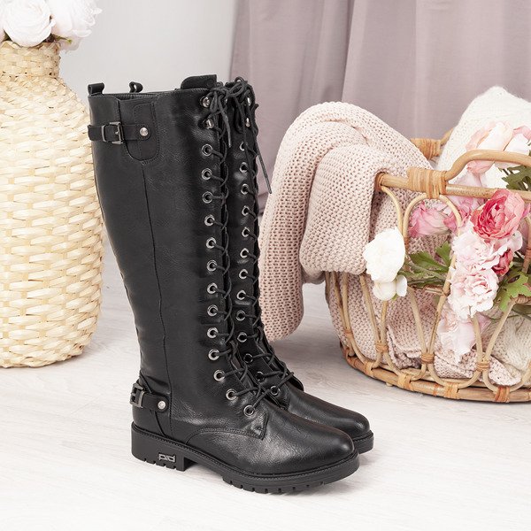 Lapos sarkú fekete csizma Kanuti - Lábbeli