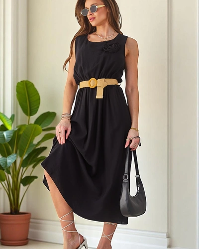 Royalfashion Női midi ruha pántokkal, kerek nyakkivágással és dekoratív virággal.