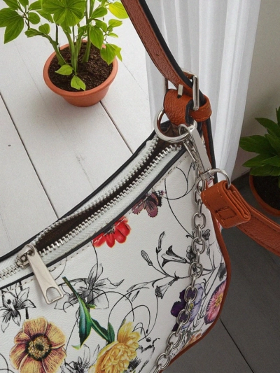 Royalfashion Kis női kézitáska, ökobőrből készült, virágmintás, Lily Bloom