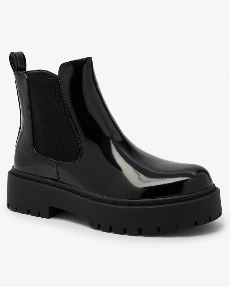 Royalfashion Fekete lakkozott női nem sarkos Glossy Chic csizma