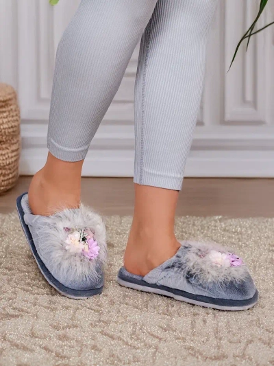 Royalfashion Női bundás papucs virágokkal Ederra