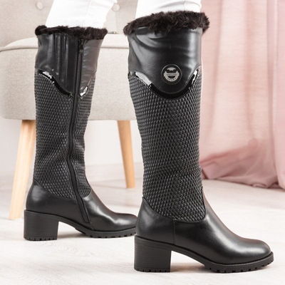 Fekete csizma egy alacsony oszlopon Meri - lábbeli