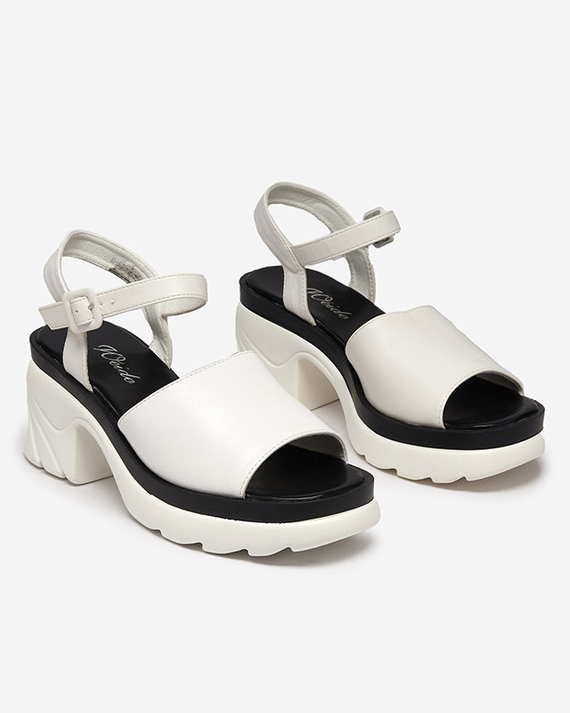 Cirota fehér női szandál oszlopon - Lábbeli