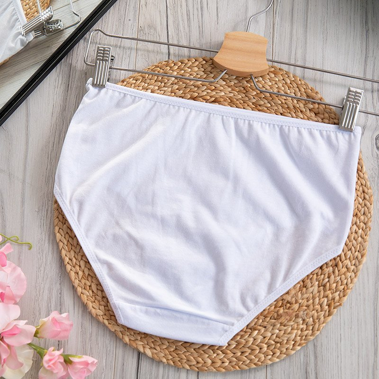 Női fehér pamut bugyi virággal PLUSZ MÉRET - Fehérnemű