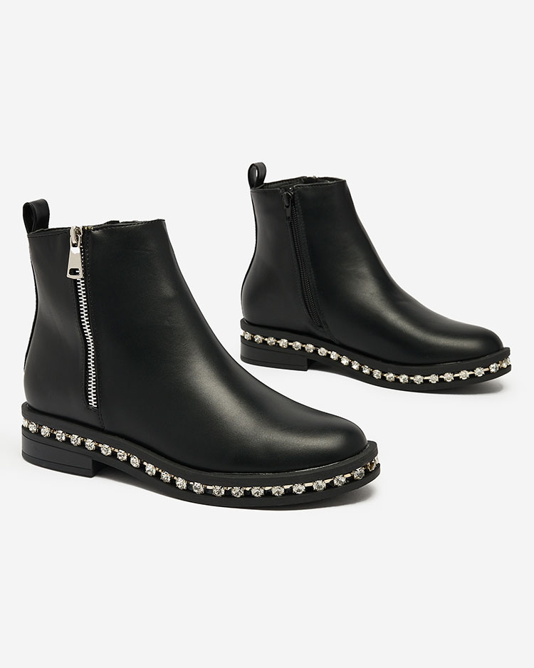 Royalfashion Fekete női lapos sarkú csizma cirkóval Wiskuni