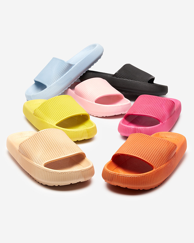 Fekete gumipapucs Torika dombornyomással - Lábbeli