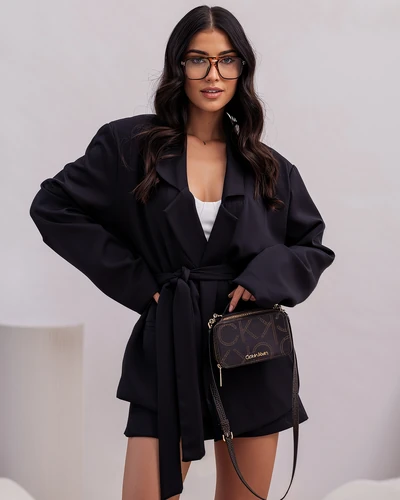 Royalfashion Elegáns női szett megkötős blézerrel és rövidnadrág-szoknyával