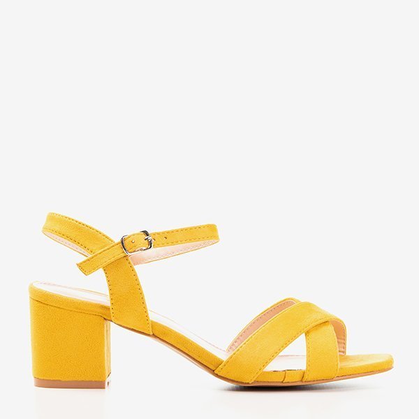 Żółte sandały na niskim obcasie Jonila - Obuwie