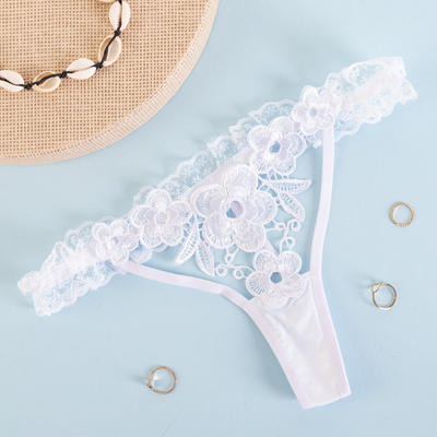 Női fehér tanga bugyi csipkével - Fehérnemű