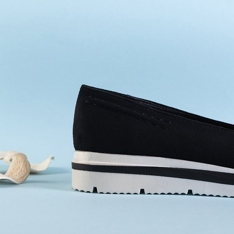 Fekete női cipők alacsony ékkel Dardariel - Cipők