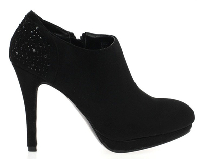 Czarne botki na słupku  - Obuwie