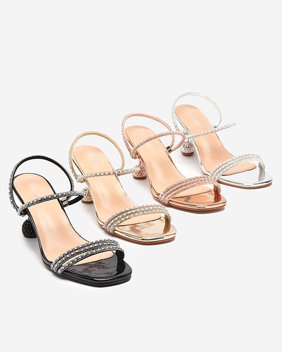 Rózsaszín és arany lakkozású, alacsony sarkú papucs Lakopi - Lábbeli