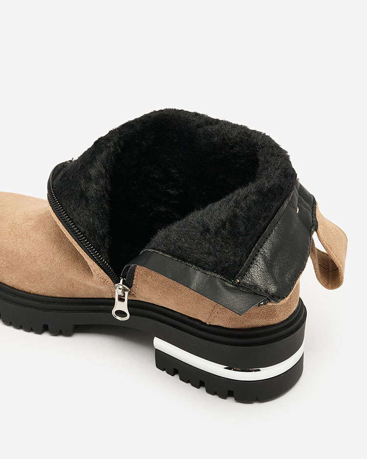 Royalfashion Barna öko-szarvasbőr csizma pánttal és cipzárral Redmisala