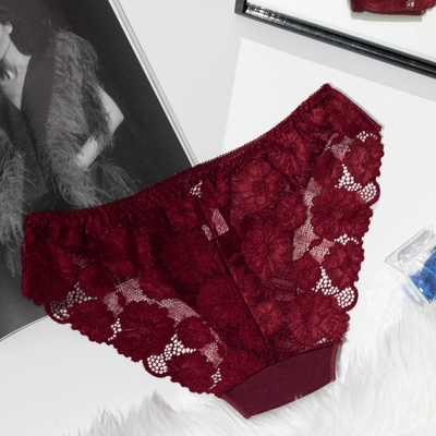 Női barna bugyi csipkével - Fehérnemű