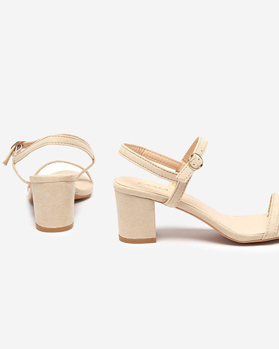 OUTLET Női szandál oszlopon bézs Usopi-Footwear színben