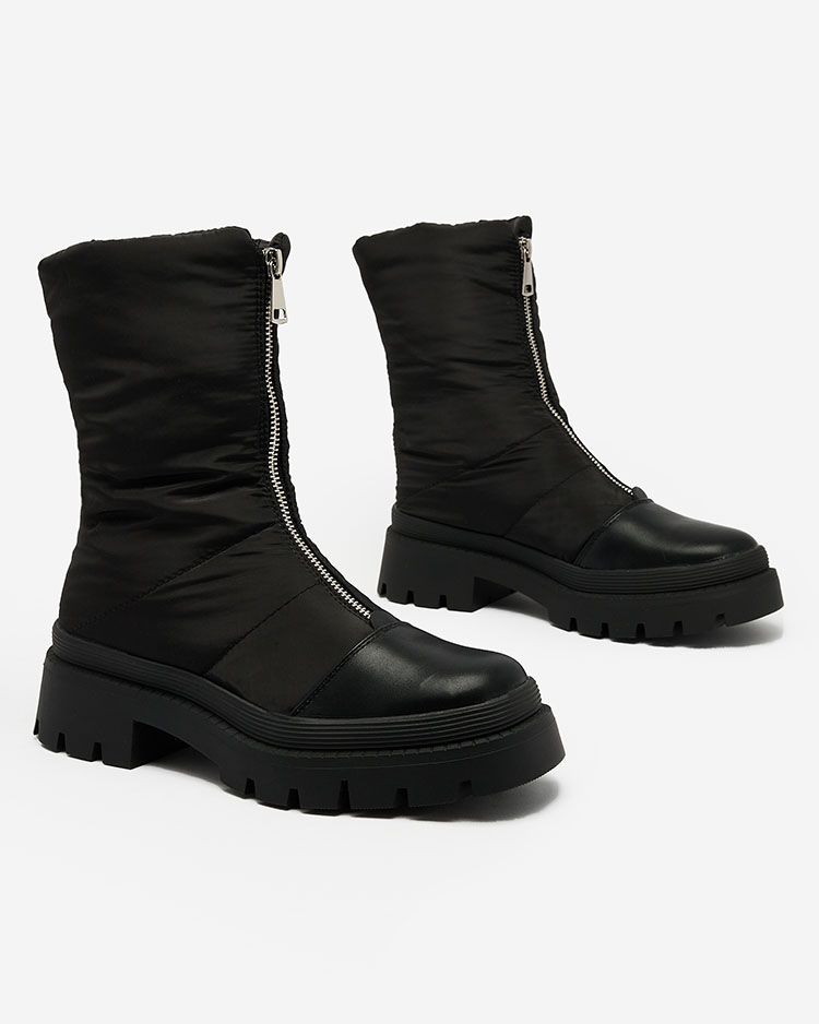 Royalfashion Női lapos sarkú csizma fekete színben Tainve