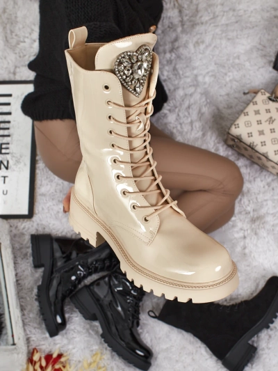 Emelune lakkozott fűzős női bokacsizma