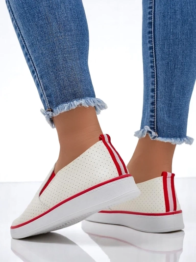 Royalfashion Női perforált slip-on cipők Kassias