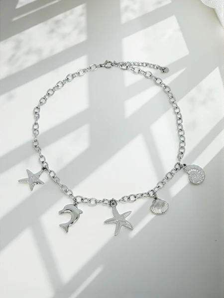 Atena Charm Sea nyaklánc – arany tengeri motívumokkal díszített amulett