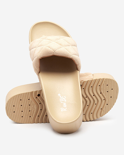 Bézs női steppelt szandál az emelvényen Koriner - Lábbeli