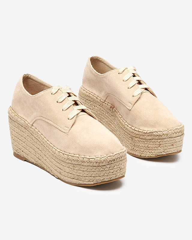 OUTLET Bézs ék alakú cipő Jakaia- Lábbeli