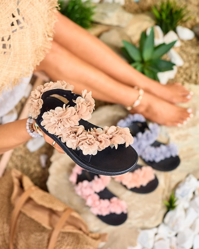 Royalfashion Bézs női szandál virágokkal Alferroy