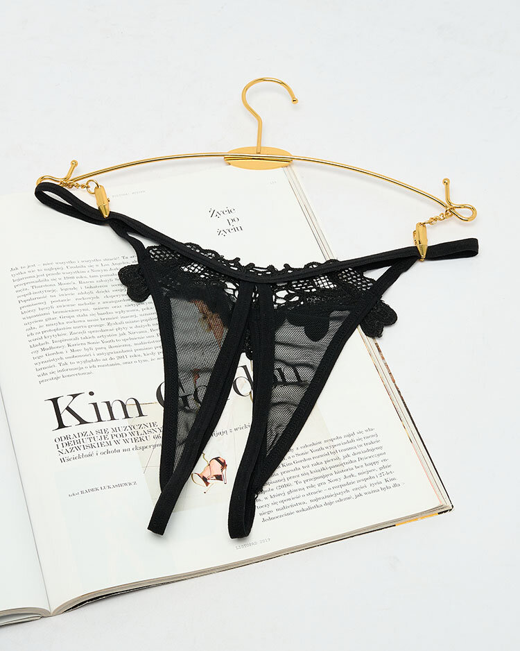 Royalfashion Női csipkés tanga bugyi fekete színben