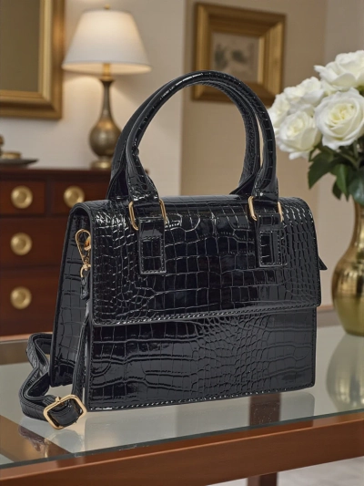 Lakkozott kis női műbőr táska Veluna