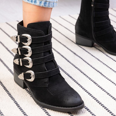 Fekete bokacsizma egy alacsony oszlopon Grand - Lábbeli