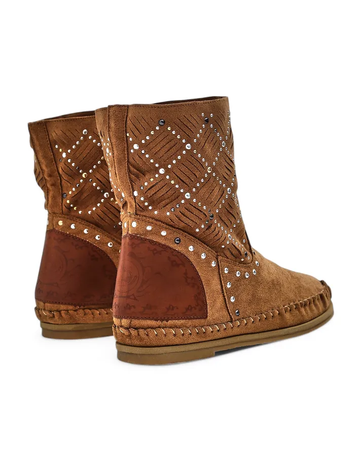 Royalfashion Női bokacsizma alacsony wedge-dzsel és szegecsekkel, indiai stílus